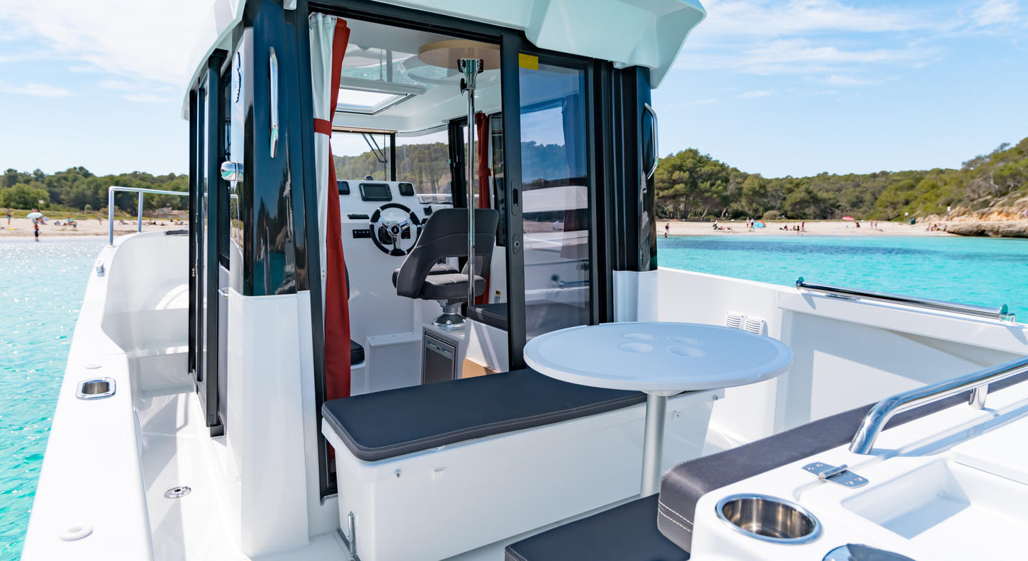 Beneteau Barracuda 8 Interior