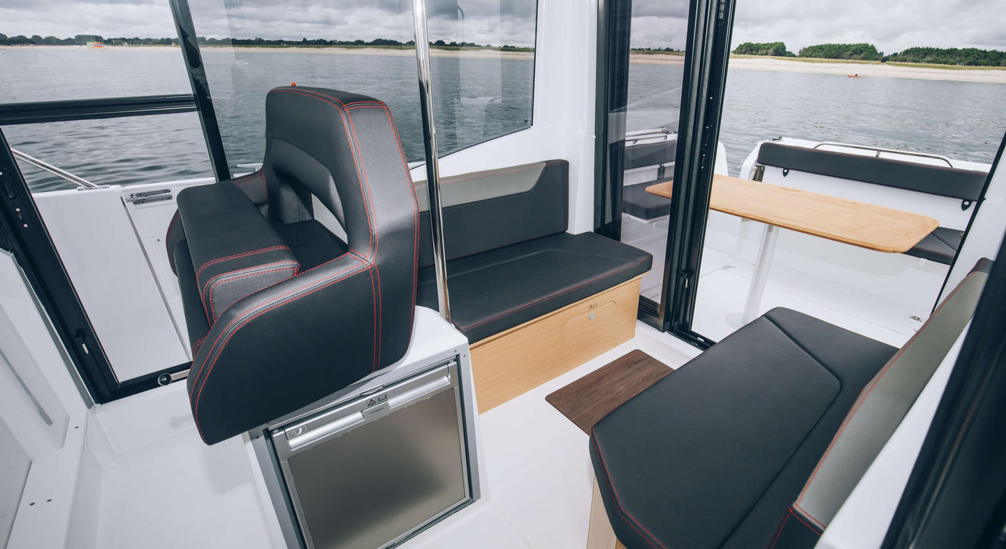 Beneteau Barracuda 9 Interior