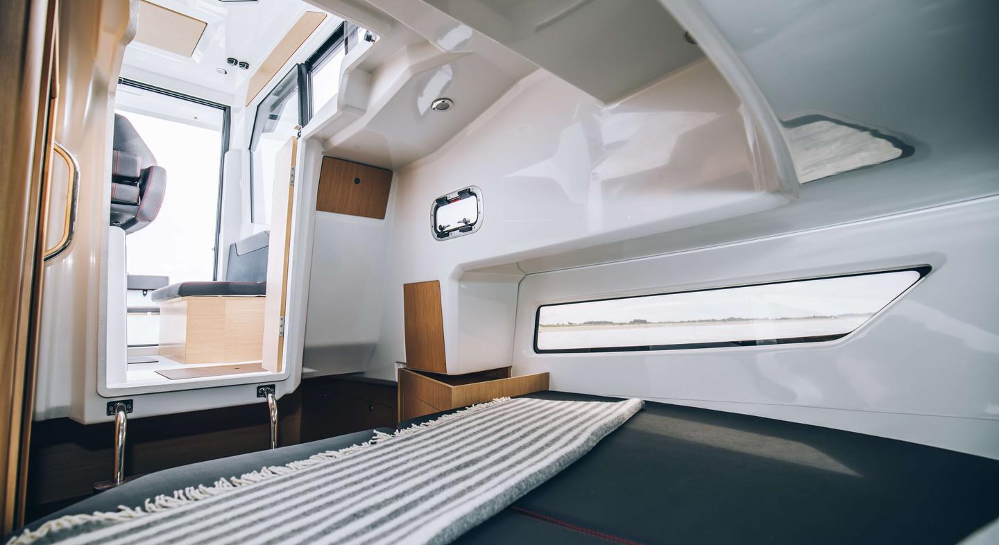 Beneteau Barracuda 9 Interior