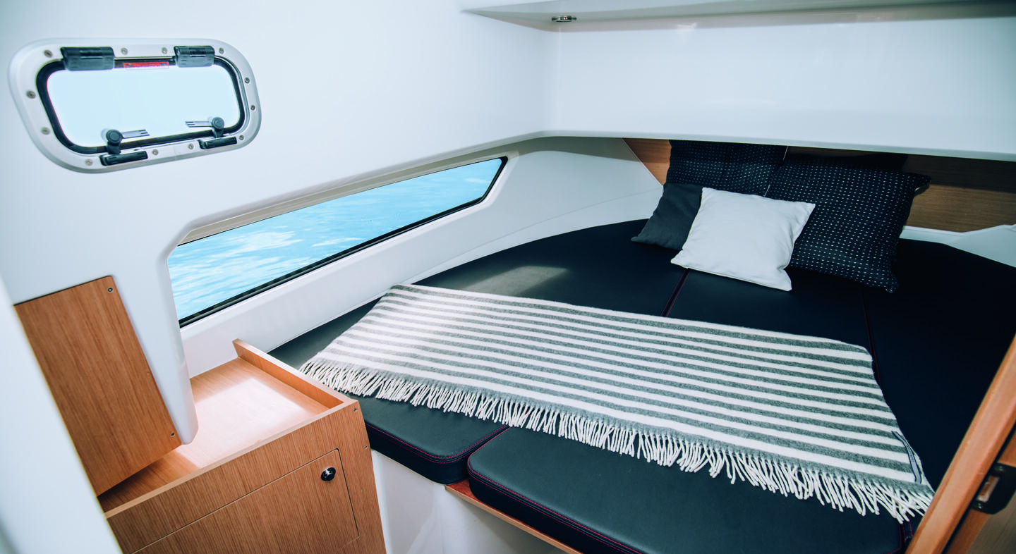 Beneteau Barracuda 9 Interior