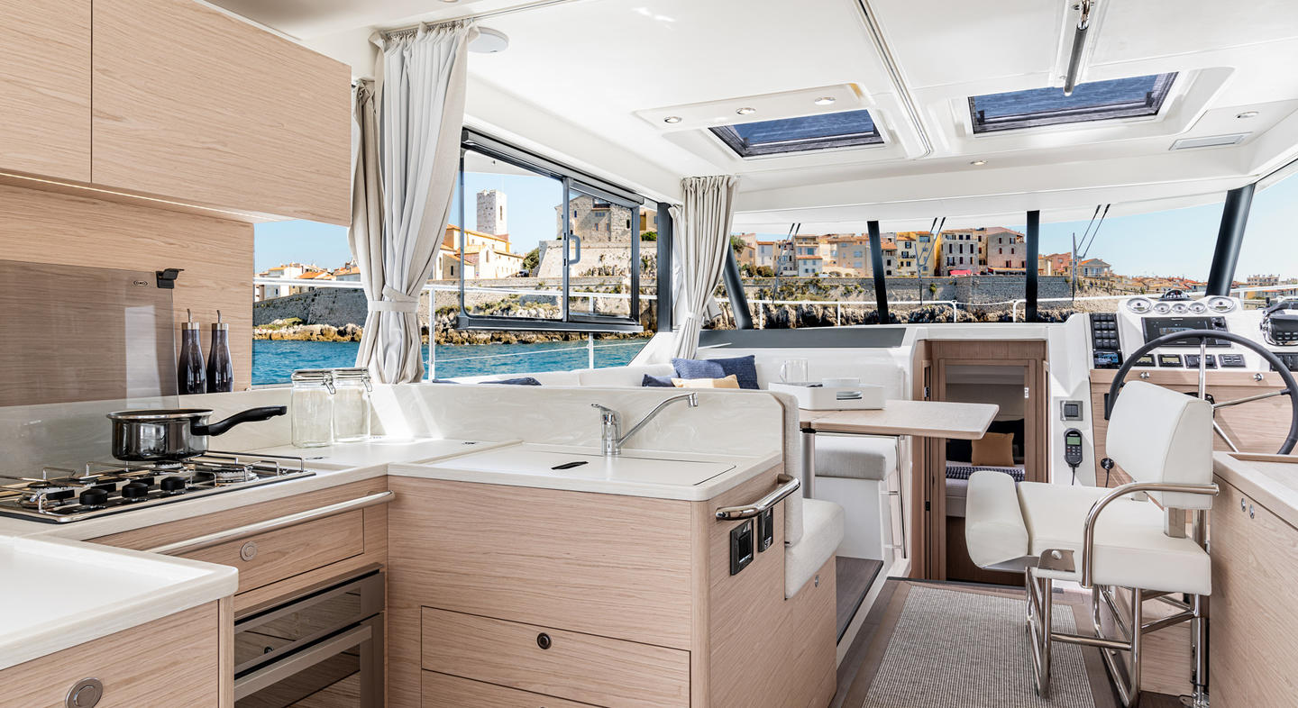 Swift_Trawler_41_Fly_Interior_10